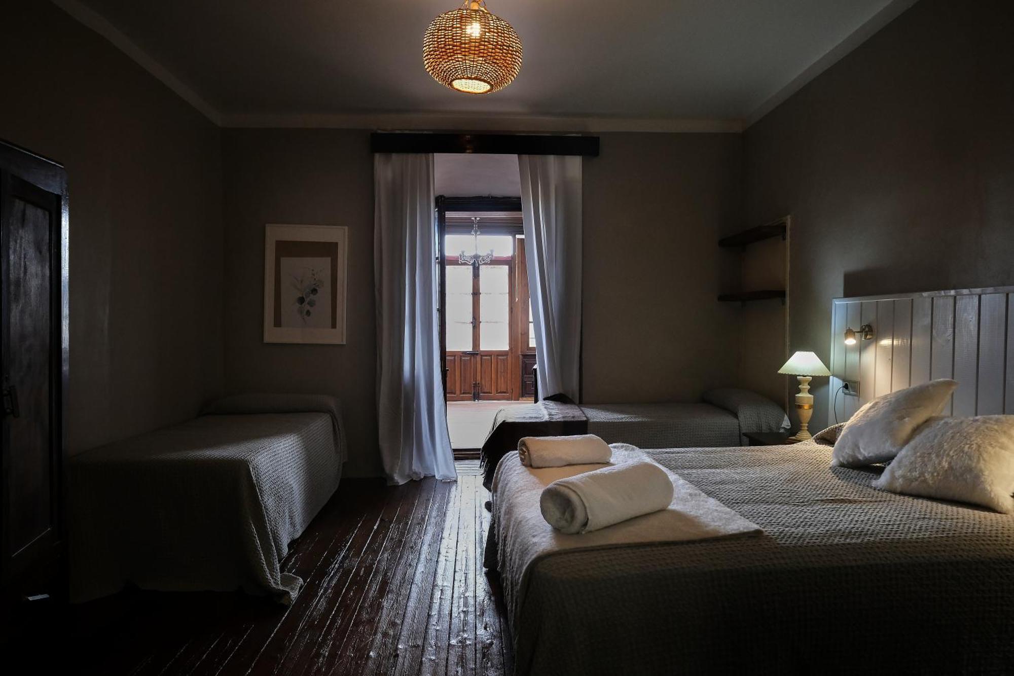 Casa Rural Palacio Conde De Aldana Con Piscina Entre Encinares Y Dehesas Terradillos 외부 사진