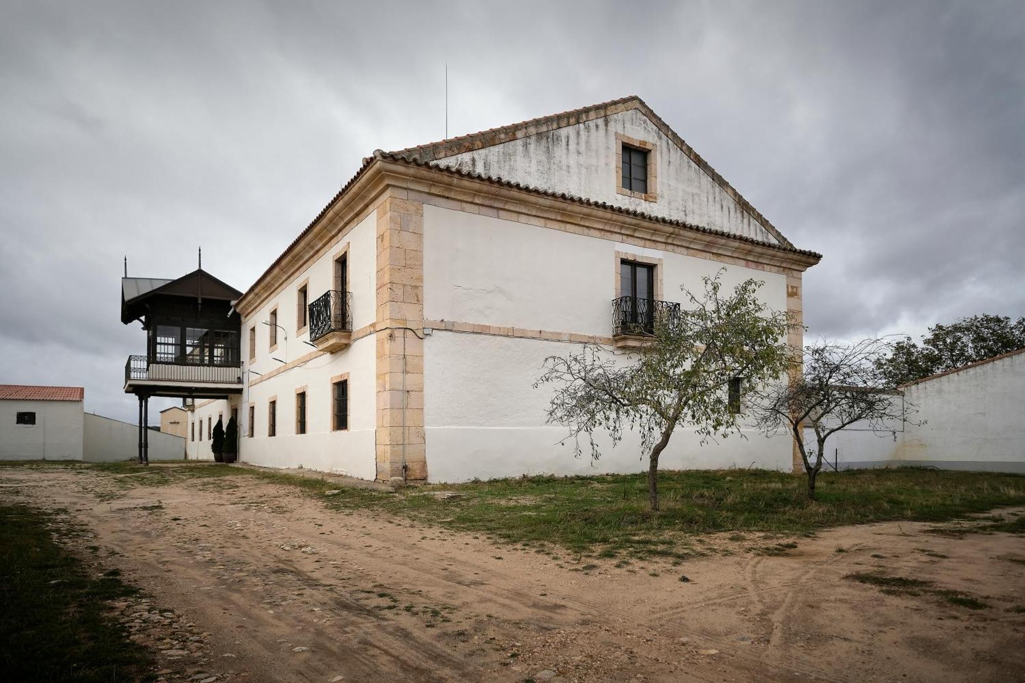 Casa Rural Palacio Conde De Aldana Con Piscina Entre Encinares Y Dehesas Terradillos 외부 사진
