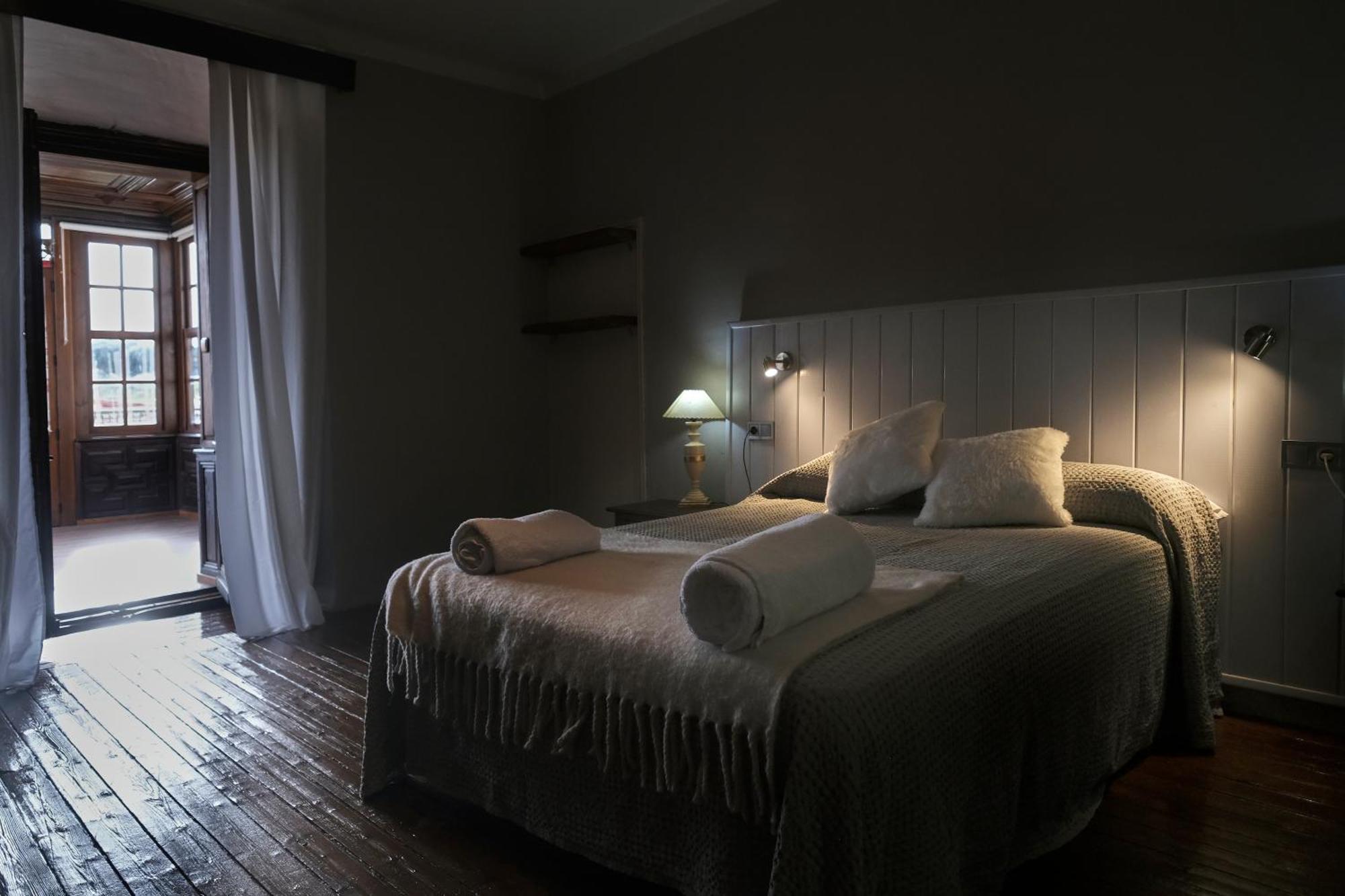 Casa Rural Palacio Conde De Aldana Con Piscina Entre Encinares Y Dehesas Terradillos 외부 사진