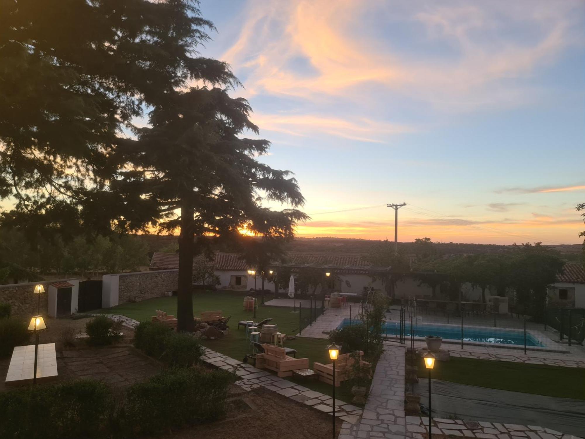 Casa Rural Palacio Conde De Aldana Con Piscina Entre Encinares Y Dehesas Terradillos 외부 사진