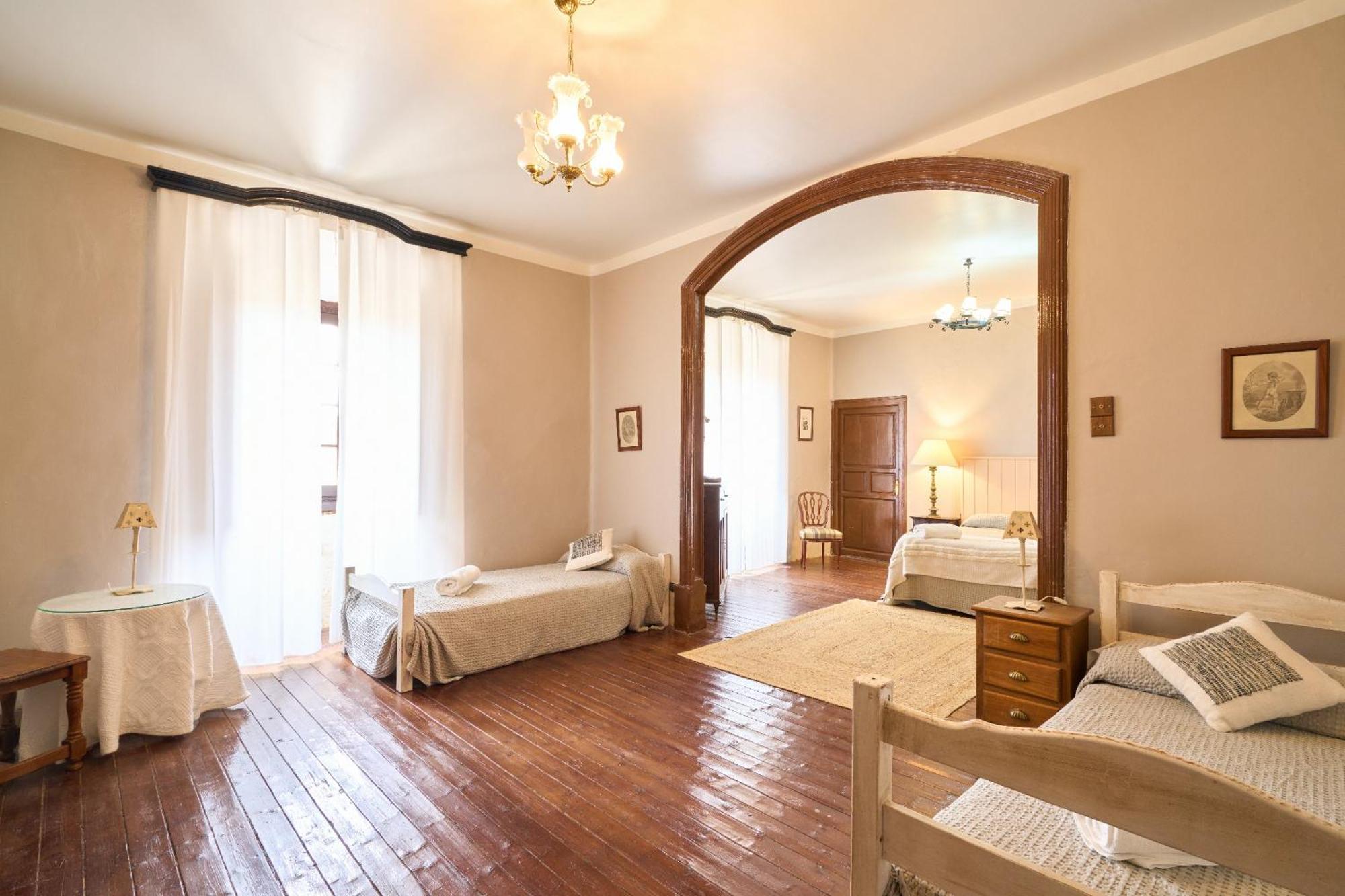 Casa Rural Palacio Conde De Aldana Con Piscina Entre Encinares Y Dehesas Terradillos 외부 사진